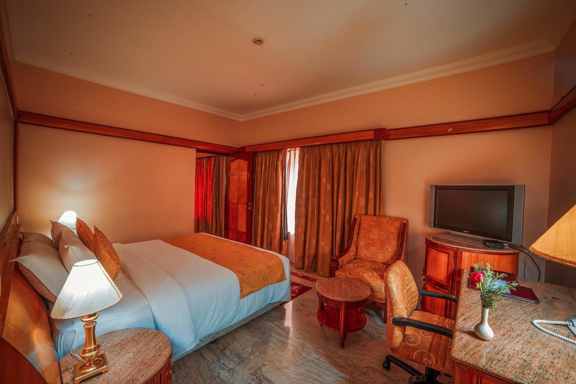 Raj Park Hotel Chennai Ngoại thất bức ảnh
